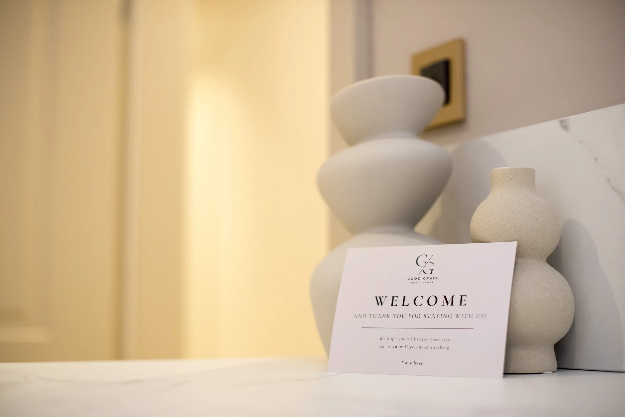 čajna kuhinja i barski stolci u apartmanu, Good Grace Apartments Zagreb